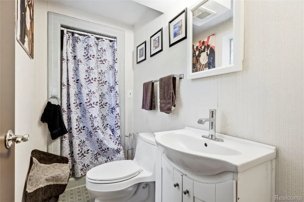 35163 Dumbarton Street Harrison Charter Township, MI 48045