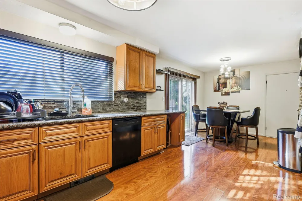 35163 Dumbarton Street Harrison Charter Township, MI 48045