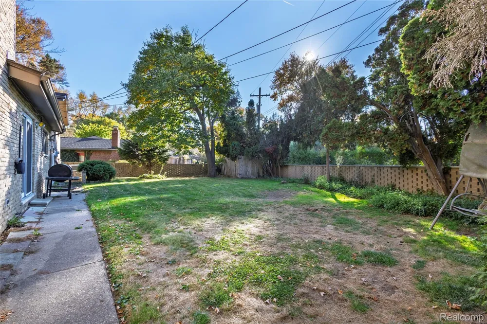35163 Dumbarton Street Harrison Charter Township, MI 48045