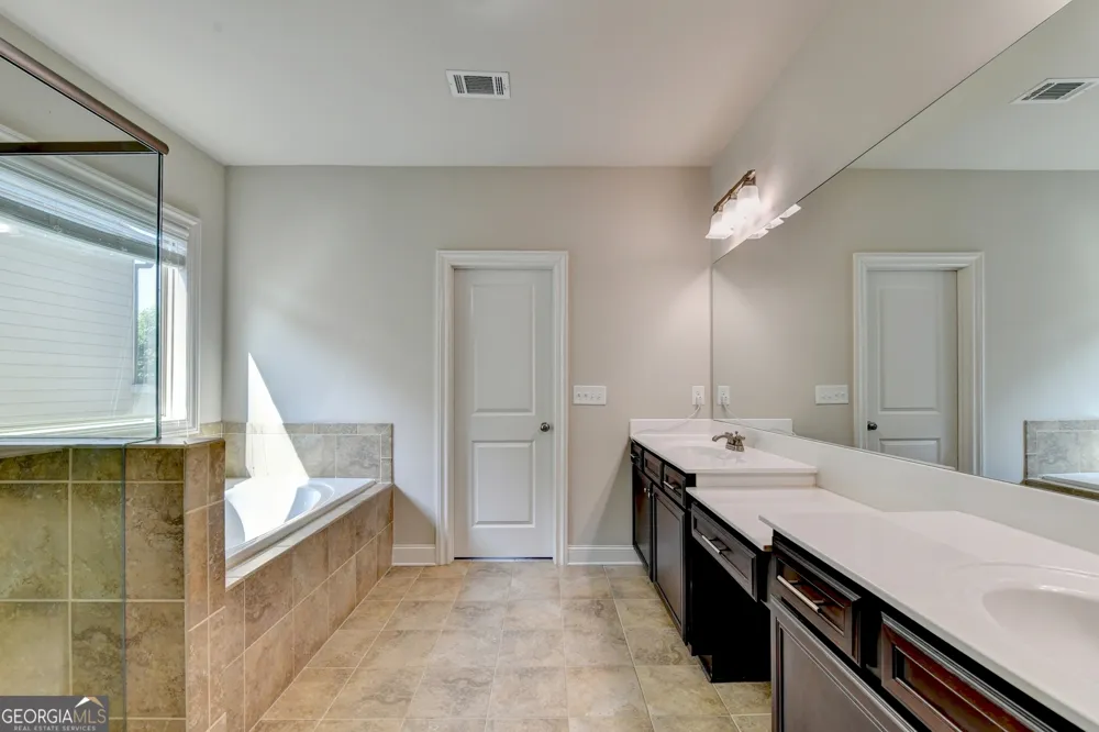4922 Park Vale DR Buford, GA 30518