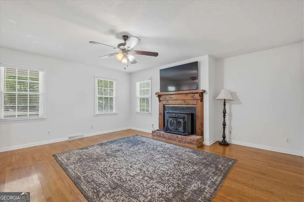 591 Old Taylorsville RD Aragon, GA 30104