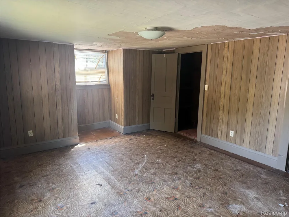 333 Greenly Street Adrian City, MI 49221