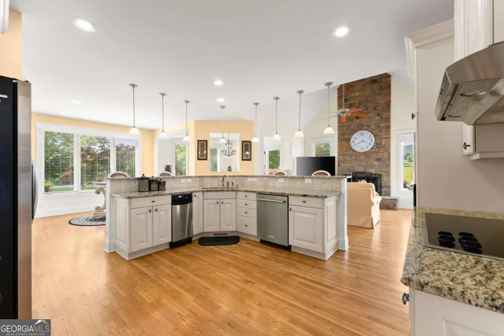 526 Orchard DR Clarkesville, GA 30523