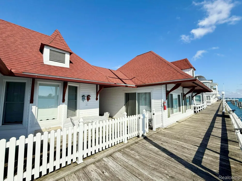 9963 S Channel Dr Clay Township, MI 48028