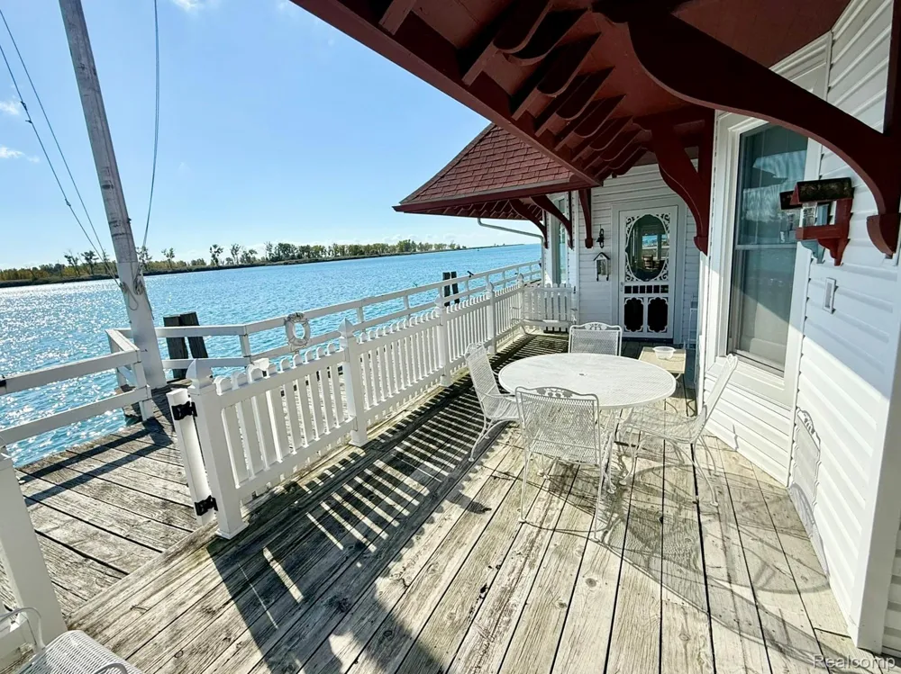 9963 S Channel Dr Clay Township, MI 48028