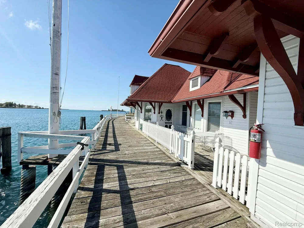 9963 S Channel Dr Clay Township, MI 48028