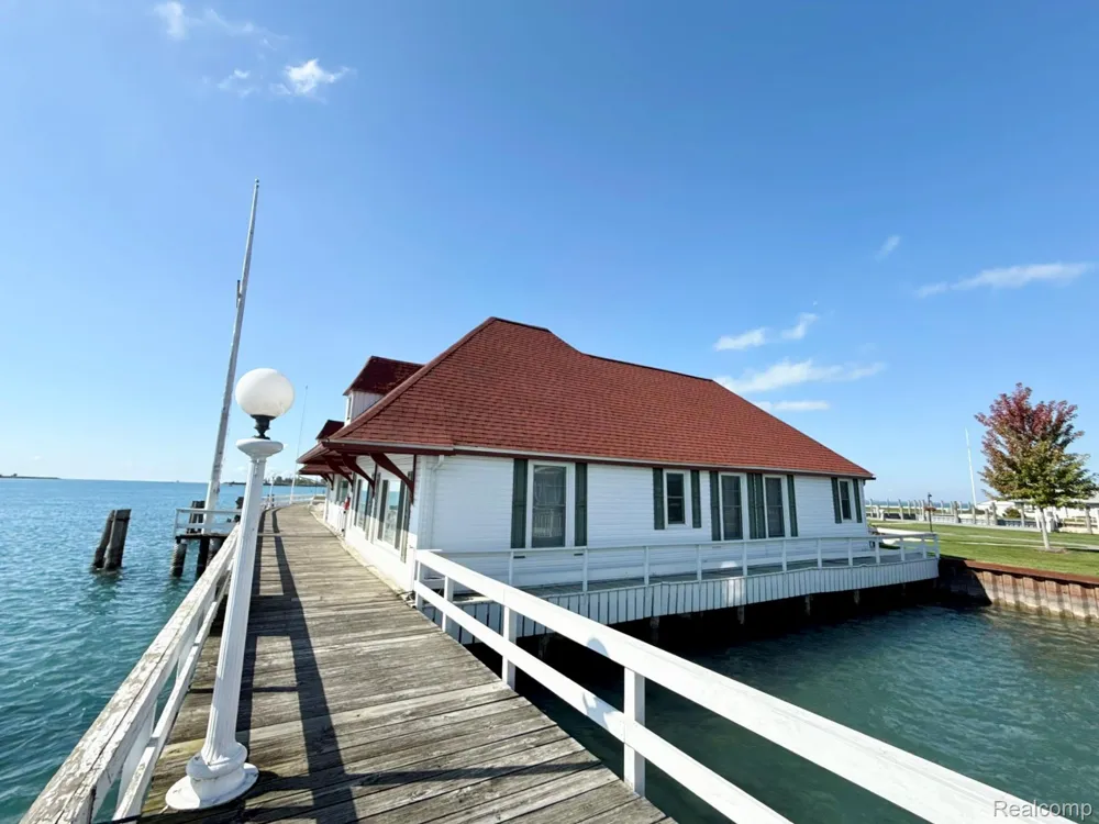 9963 S Channel Dr Clay Township, MI 48028