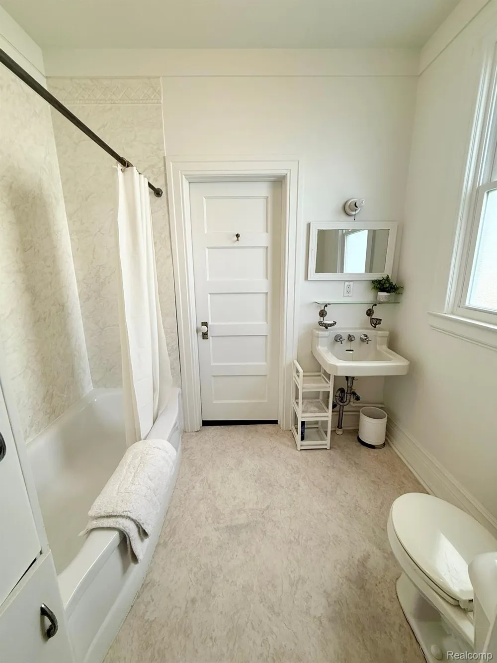 9963 S Channel Dr Clay Township, MI 48028