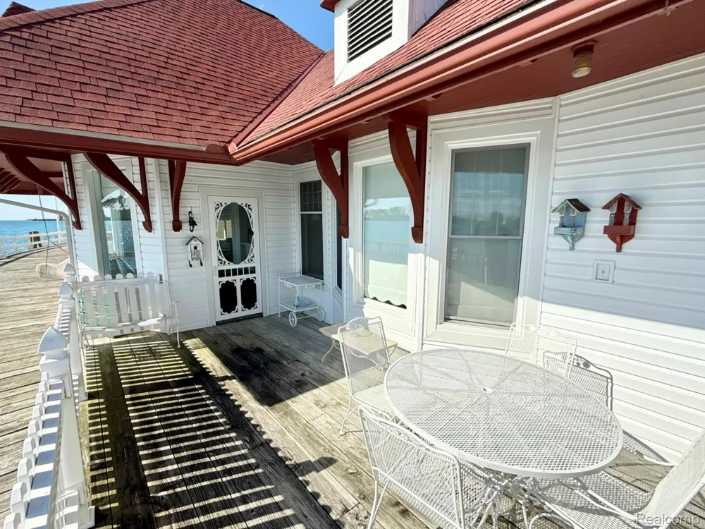 9963 S Channel Dr Clay Township, MI 48028