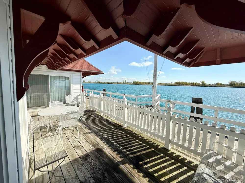 9963 S Channel Dr Clay Township, MI 48028