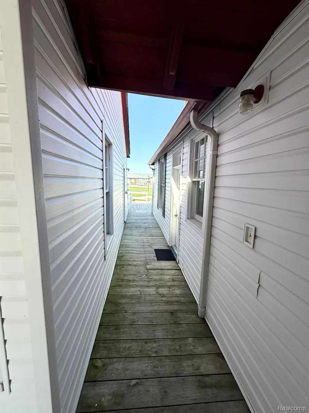 9963 S Channel Dr Clay Township, MI 48028