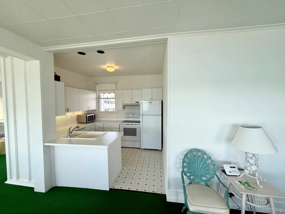 9963 S Channel Dr Clay Township, MI 48028