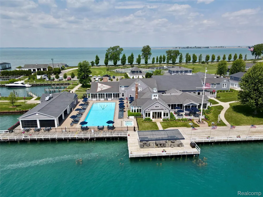 9963 S Channel Dr Clay Township, MI 48028