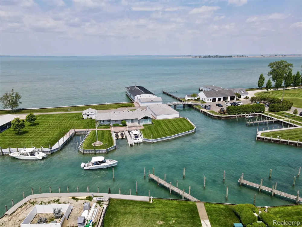 9963 S Channel Dr Clay Township, MI 48028