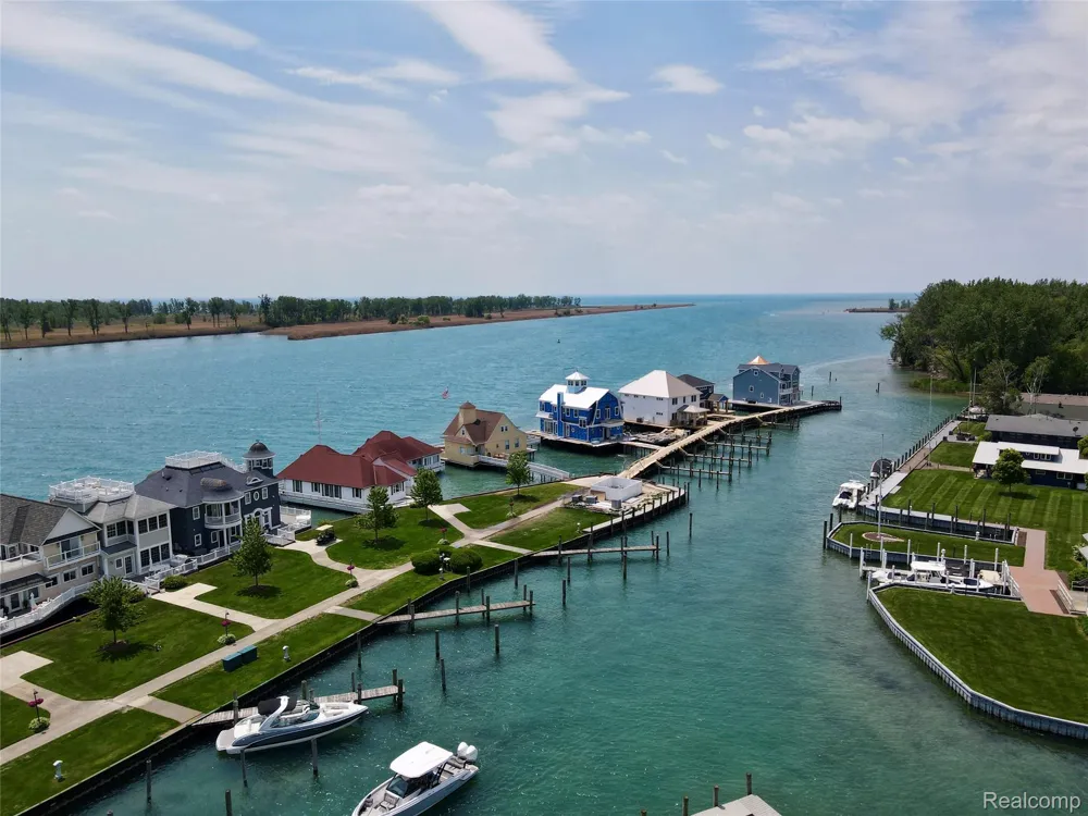 9963 S Channel Dr Clay Township, MI 48028