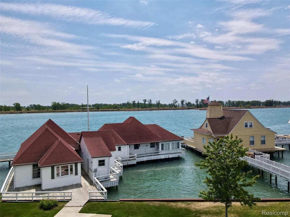 9963 S Channel Dr Clay Township, MI 48028