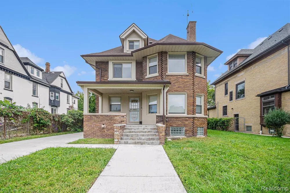 890 E Grand Boulevard Wayne City, MI 48207