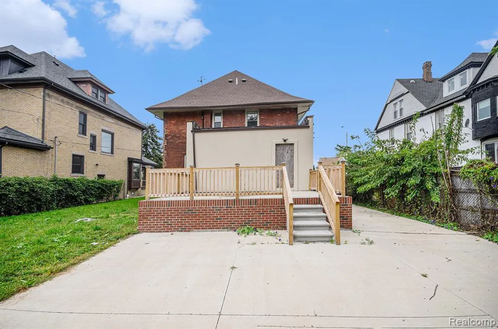 890 E Grand Boulevard Wayne City, MI 48207