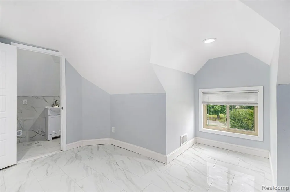 890 E Grand Boulevard Wayne City, MI 48207
