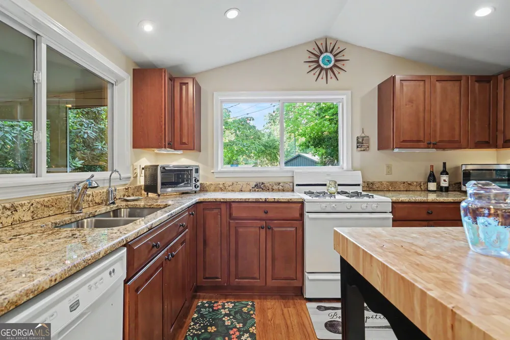 276 Fulton RD Tiger, GA 30576