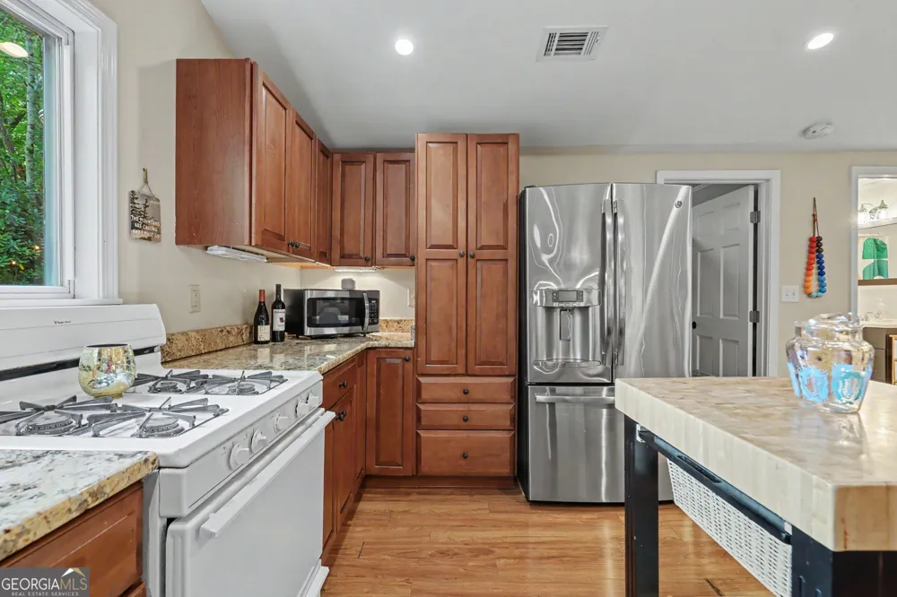 276 Fulton RD Tiger, GA 30576