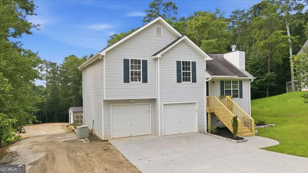 27 Oak Grove LN Adairsville, GA 30103