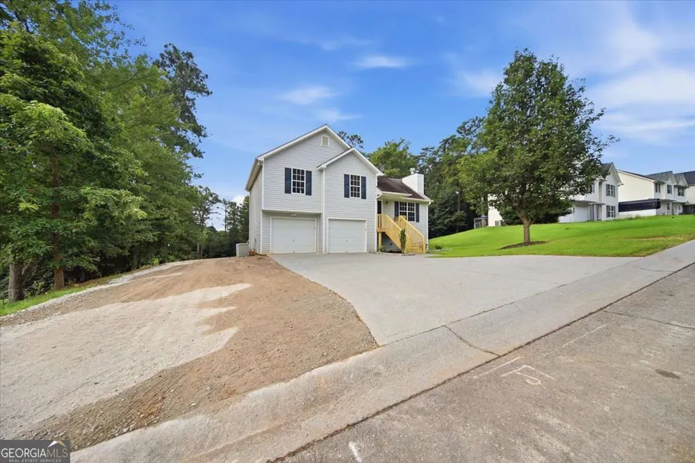 27 Oak Grove LN Adairsville, GA 30103