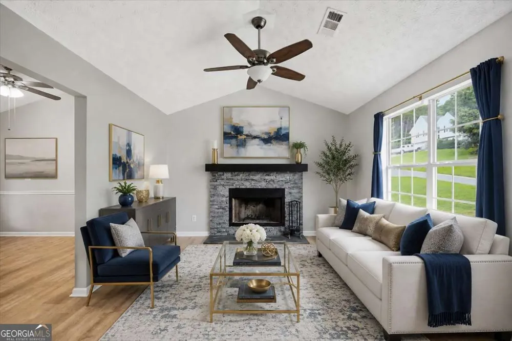 27 Oak Grove LN Adairsville, GA 30103