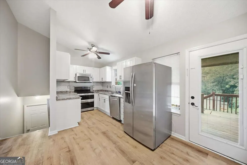 27 Oak Grove LN Adairsville, GA 30103