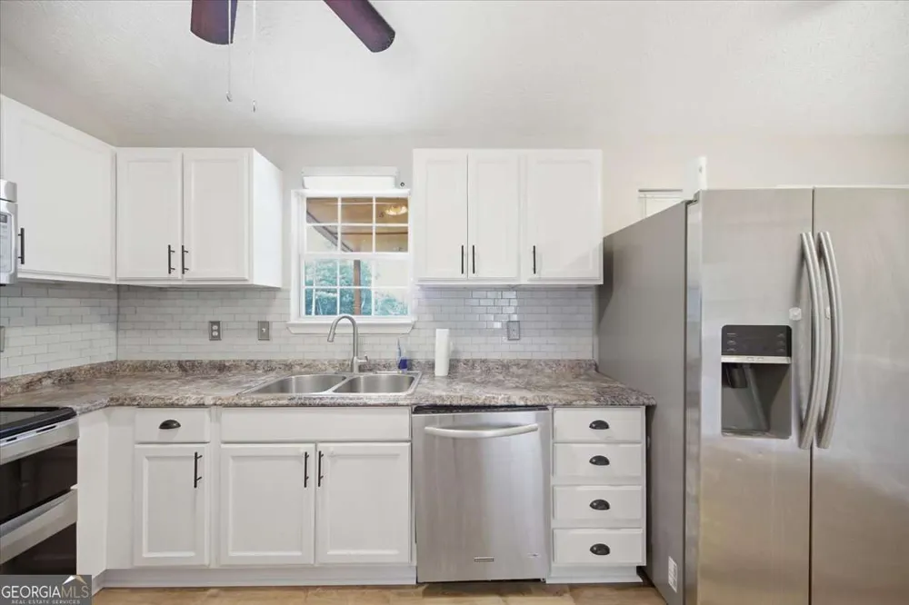 27 Oak Grove LN Adairsville, GA 30103