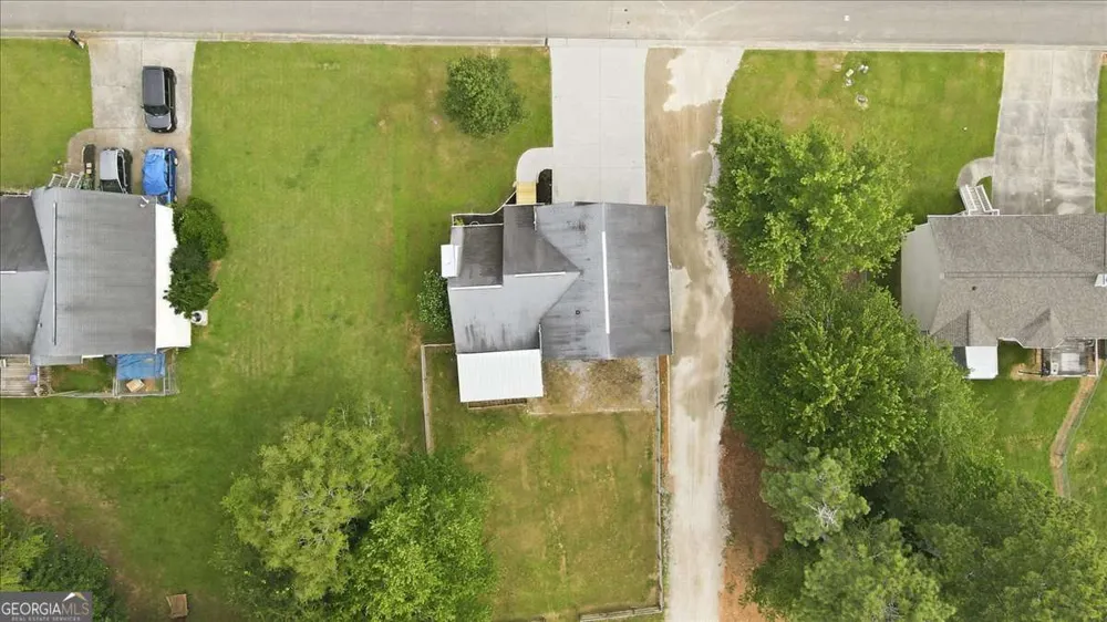 27 Oak Grove LN Adairsville, GA 30103