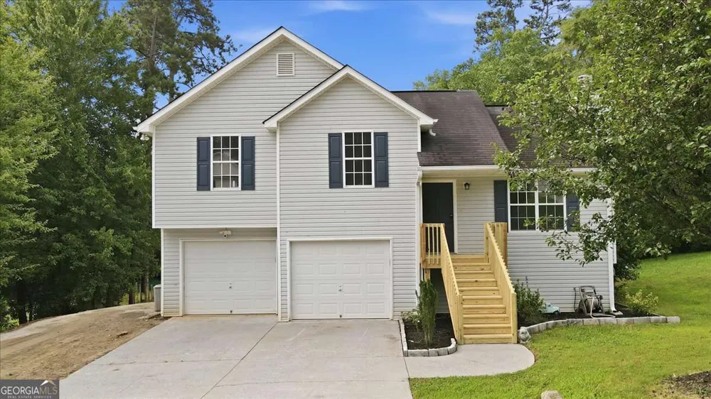 27 Oak Grove LN Adairsville, GA 30103