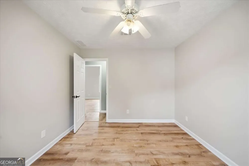 27 Oak Grove LN Adairsville, GA 30103