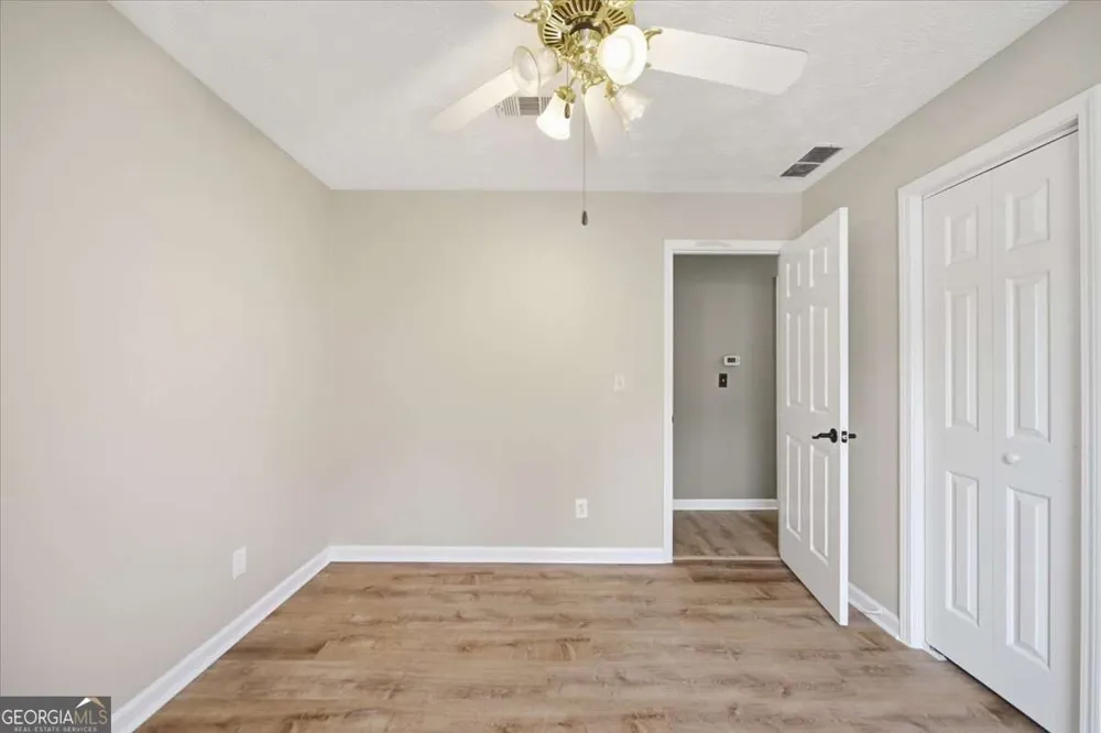 27 Oak Grove LN Adairsville, GA 30103