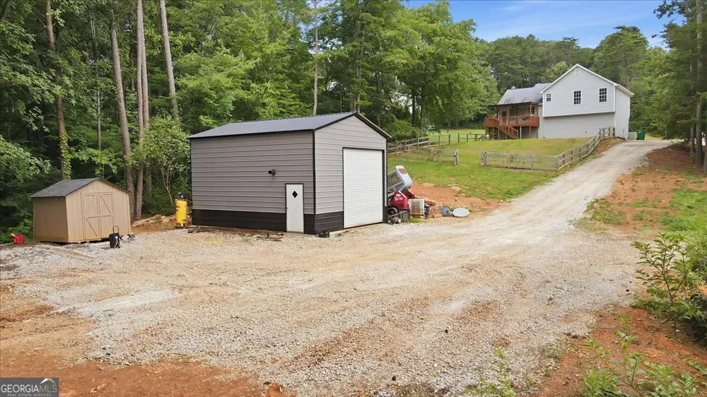 27 Oak Grove LN Adairsville, GA 30103