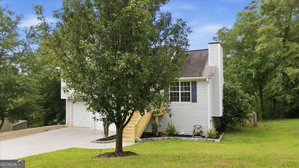 27 Oak Grove LN Adairsville, GA 30103