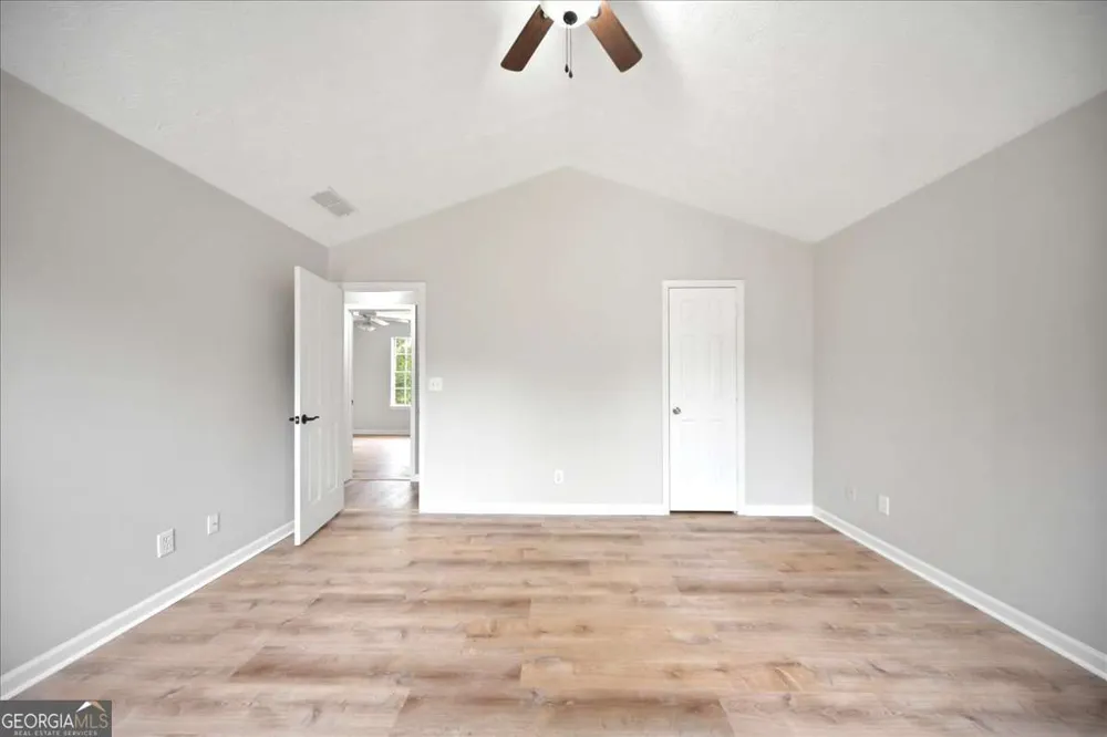27 Oak Grove LN Adairsville, GA 30103