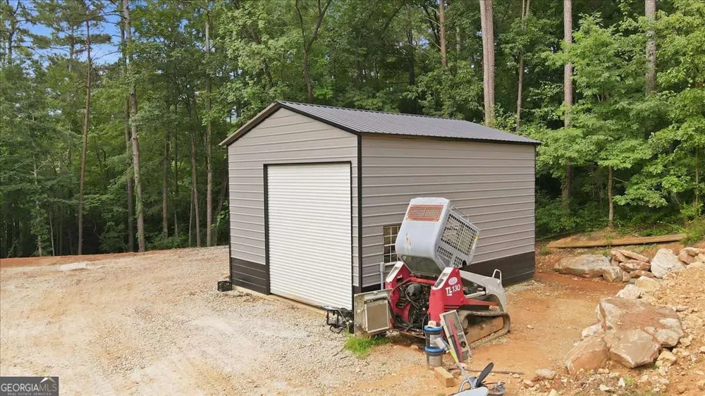 27 Oak Grove LN Adairsville, GA 30103
