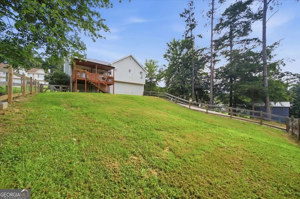27 Oak Grove LN Adairsville, GA 30103