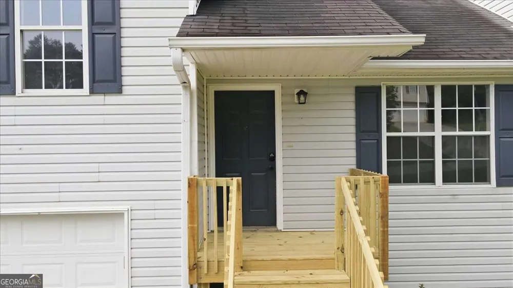 27 Oak Grove LN Adairsville, GA 30103