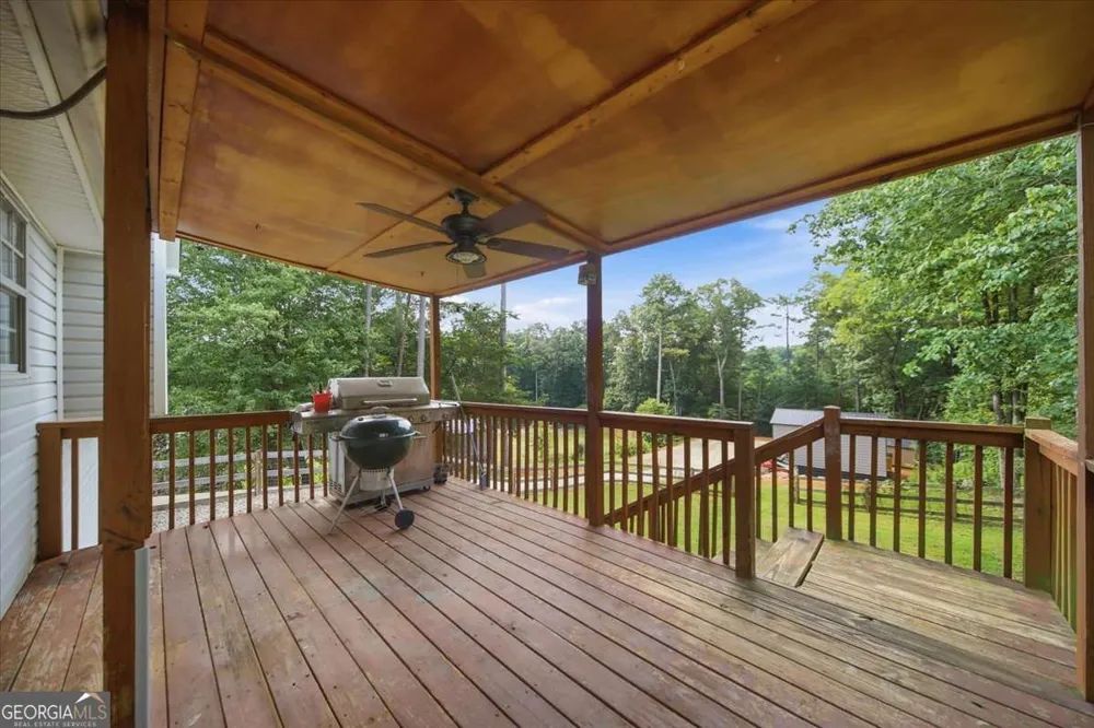 27 Oak Grove LN Adairsville, GA 30103