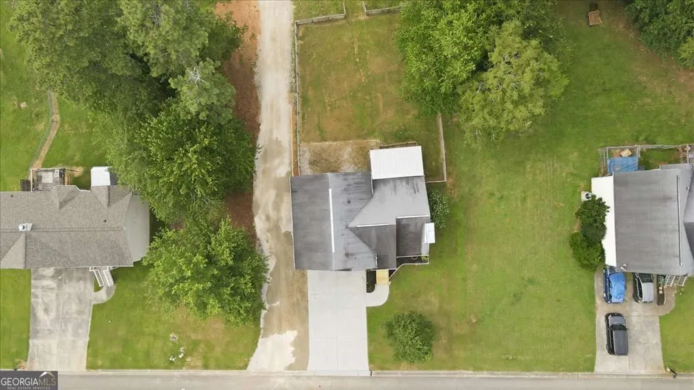 27 Oak Grove LN Adairsville, GA 30103