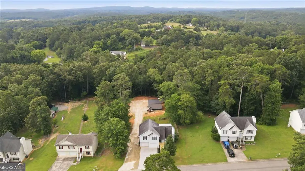 27 Oak Grove LN Adairsville, GA 30103