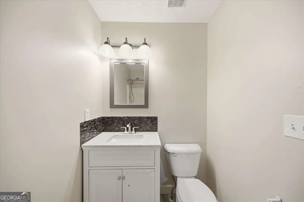 27 Oak Grove LN Adairsville, GA 30103