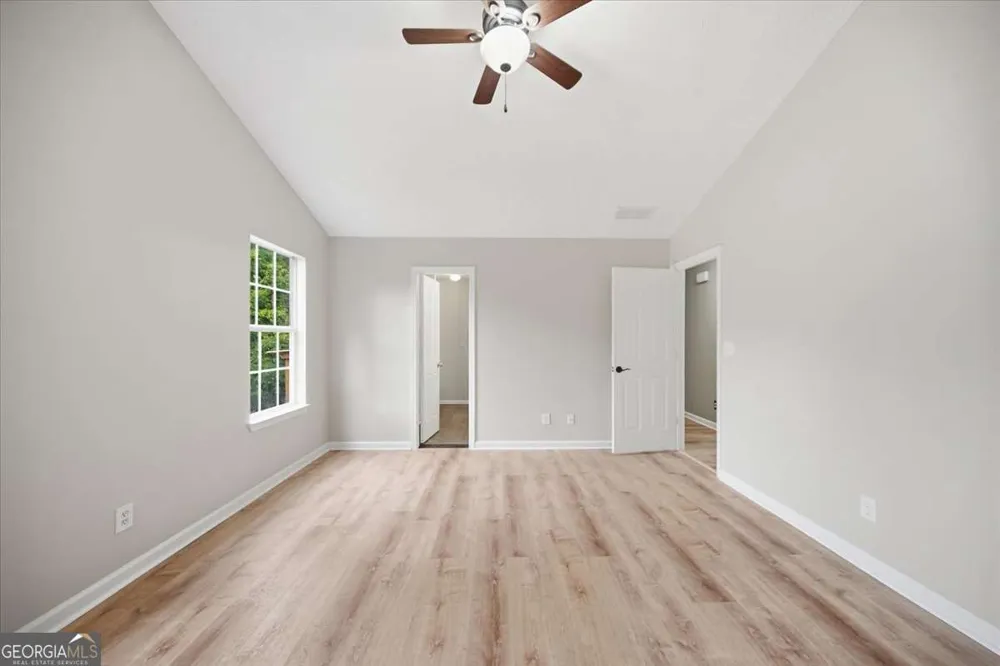 27 Oak Grove LN Adairsville, GA 30103