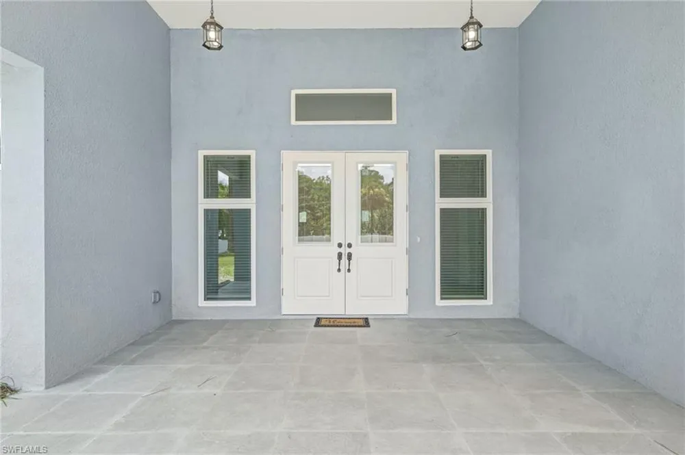 1853 Della Drive Naples, FL 34117