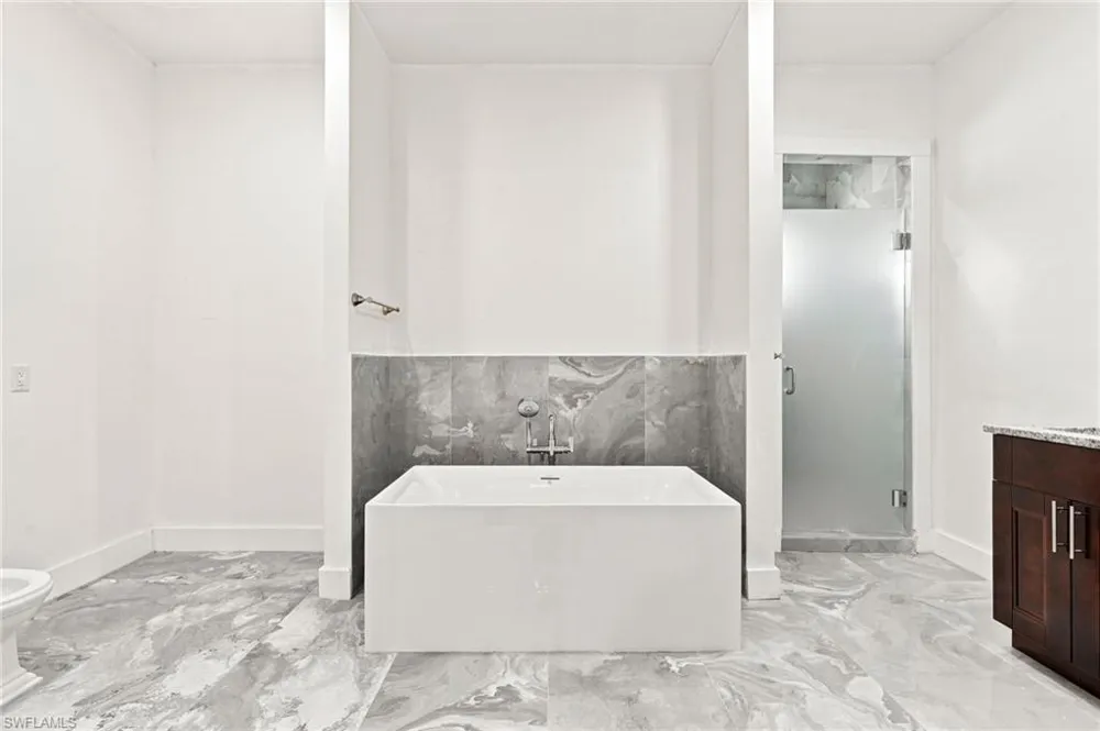 1853 Della Drive Naples, FL 34117
