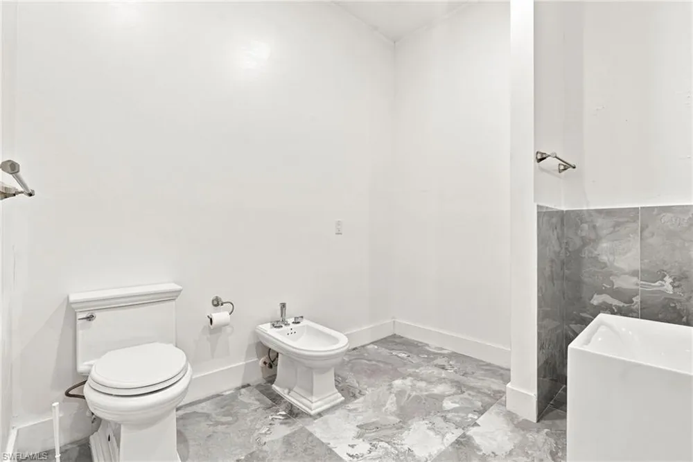1853 Della Drive Naples, FL 34117