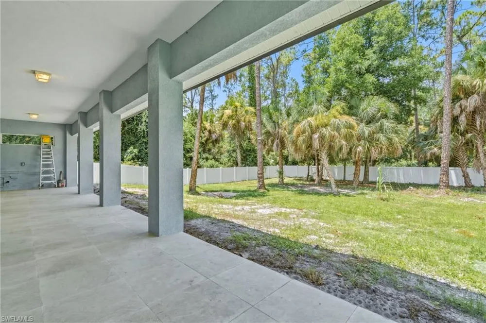 1853 Della Drive Naples, FL 34117