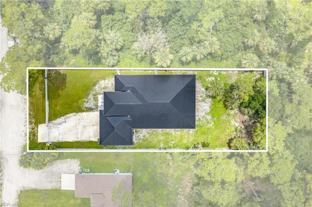 1853 Della Drive Naples, FL 34117